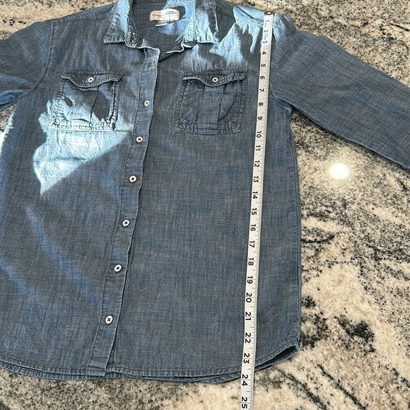 Old Navy size XL. Blue, Boyfriend fit longsleeve button up with 2 front pockets - Picture 8 of 10